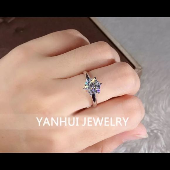 18k White Gold Ring w/ 2.0ct Natural Zircon - Picture 5 of 15